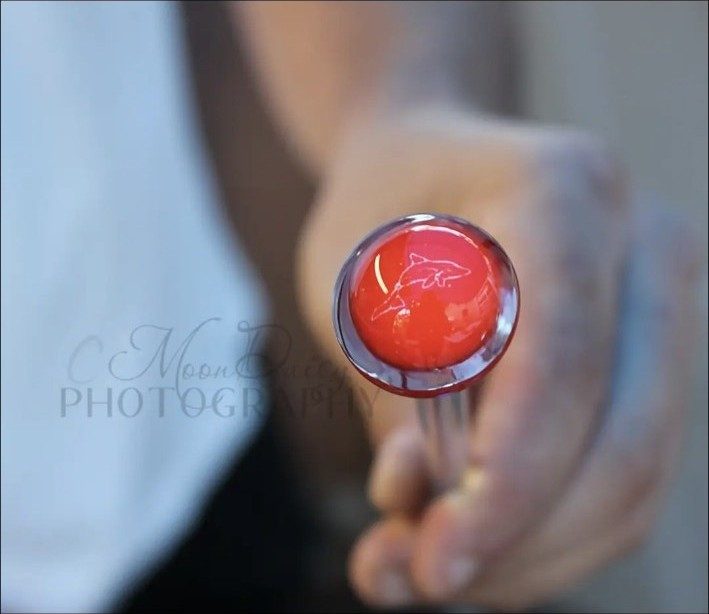 Red dolphin design being made in borosilicate glass by Jose Valdes