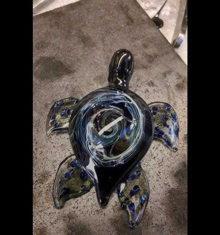 Dark borosilicate glass turtle with a vortex shell by Jose Valdes