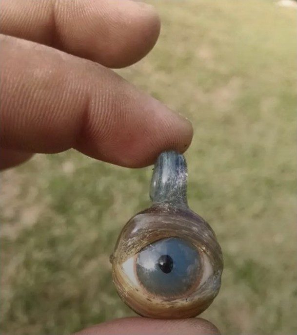 Realistic borosilicate glass eye pendant by Jose Valdes