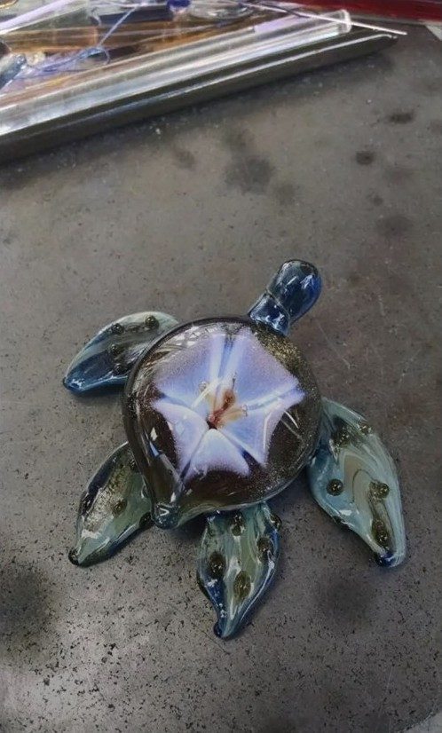 Blue borosilicate glass turtle with a star flower shell by Jose Valdes