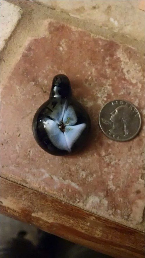 Small dark borosilicate glass flower pendant by Jose Valdes