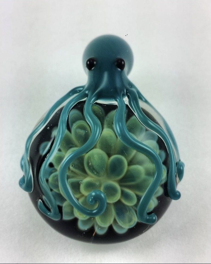 Octopus borosilicate pendant by Jose Valdes